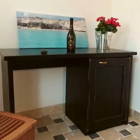 Lantgård La Trottoria *