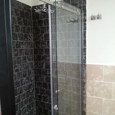 Lantgård La Trottoria