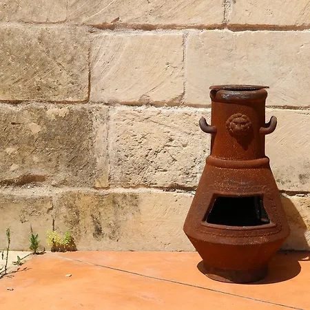 Lantgård La Trottoria *