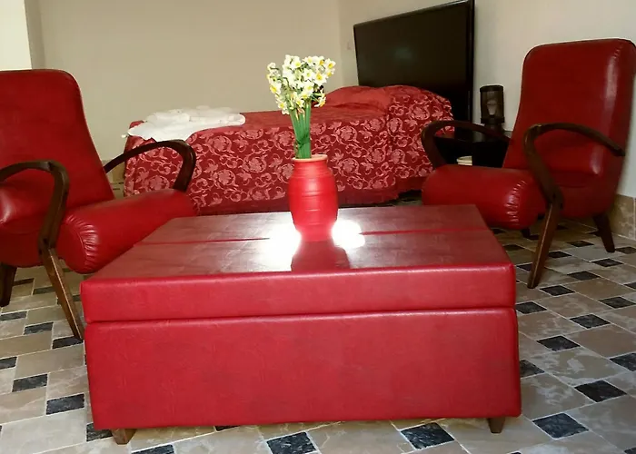 农家乐 La Trottoria *